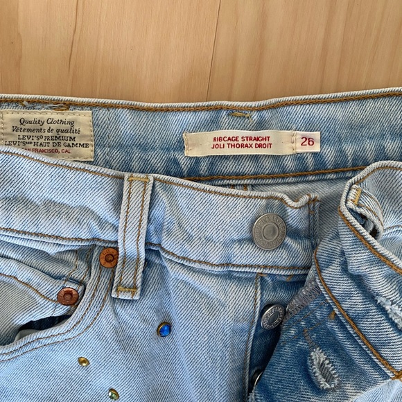 Levi’s Ribcage size 26 straight jean with cool unique beading! - Picture 4 of 4